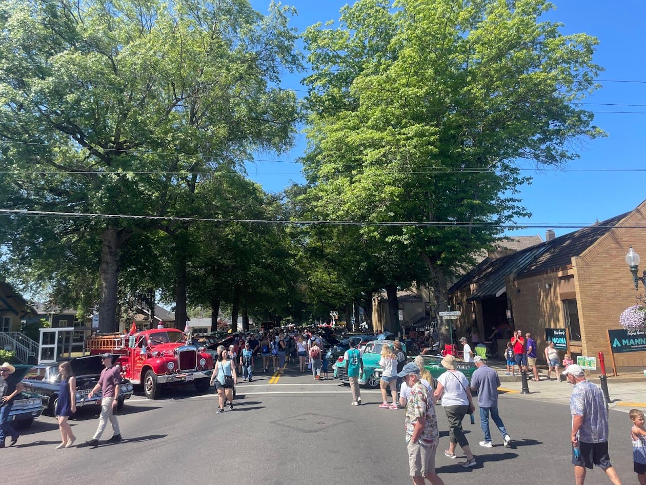 Front street during the raspberry festival